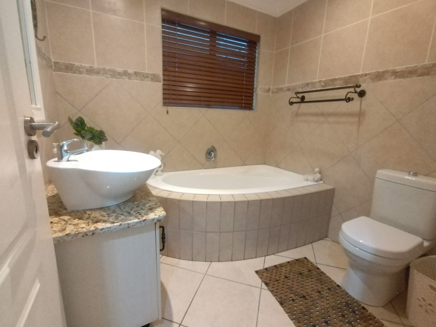 2 Bedroom Property for Sale in Jeffreys Bay Central Eastern Cape
